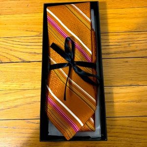San Carlo tie and handkerchief set